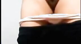 Lustiges bengalisches Babe zeigt ihren erstaunlichen Körper vor der Webcam 4 min 20 s