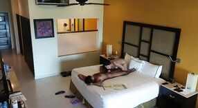 Pareja india se involucra en sexo apasionado en una habitación de hotel 2 mín. 40 sec