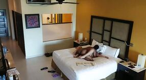 Pareja india se involucra en sexo apasionado en una habitación de hotel 7 mín. 20 sec