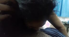 பஸ்டி இந்திய இல்லத்தரசி மனதைக் கவரும் தனியா கொடுக்கிறார் 0 நிமிடம் 50 நொடி