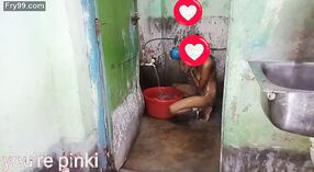 Bangaly的继母和继子洗个澡 4 敏 40 sec