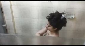 Le bain nu de Desi Gil's dans MMC: Une beauté naturelle 1 minute 20 sec
