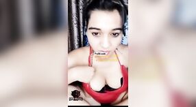 Memukul saya dengan keras: Latina Ruppssa yang gagah beraksi 1 min 50 sec