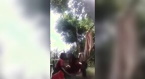 Bangla Village Maman et sa fille Profitent d'un bain torride 0 minute 0 sec