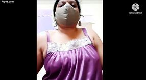 Tante Marathi Divya montre son corps nu sur webcam 2 minute 30 sec