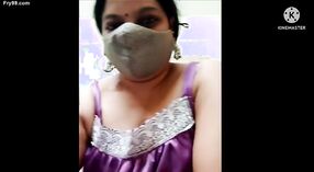 Tante Marathi Divya toont haar naakte lichaam op webcam 3 min 10 sec
