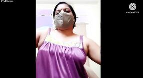 Tante Marathi Divya toont haar naakte lichaam op webcam 0 min 30 sec