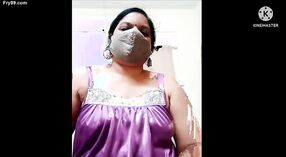 Tante Marathi Divya toont haar naakte lichaam op webcam 0 min 50 sec