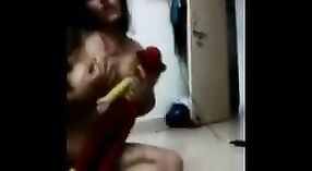 Speelgoed gevuld naakt seks met Mangala Bhabhi 3 min 10 sec