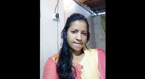 Buharlı bir çevrimiçi videoda Bangla'nın en ateşli kızı 3 dakika 00 saniyelik