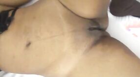 Jaya Bhabhi se desnuda para una sesión de sexo humeante 3 mín. 40 sec
