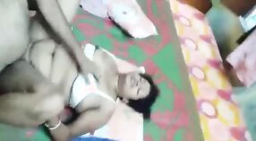 Moaning بنگالی لڑکی moans اور licks اس کی بلی میں 2moreclip ویڈیو 2 کم از کم 40 سیکنڈ