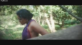 Donker donkerharige Mahathi Bikshu pronkt met haar oksels in een romantische video 1 min 20 sec