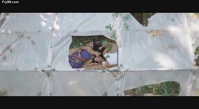 昏暗的黑发马哈蒂·比克舒（Mahathi Bikshu）在浪漫的视频中炫耀她的腋窝 1 敏 40 sec