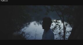 Escuro de cabelos escuros Mahathi Bikshu ostenta suas axilas em um vídeo romântico 3 minuto 00 SEC