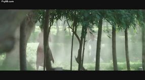 Donker donkerharige Mahathi Bikshu pronkt met haar oksels in een romantische video 1 min 00 sec