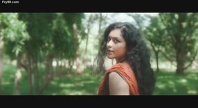昏暗的黑发马哈蒂·比克舒（Mahathi Bikshu）在浪漫的视频中炫耀她的腋窝 1 敏 10 sec