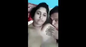 अच्छा देसी पत्नी बड़े स्तनों के साथ प्रदर्शन पर 1 मिन 00 एसईसी