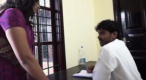 Pertemuan erotis Bhabhi dengan seorang dokter 1 min 40 sec