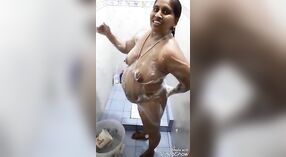 तमिल पत्नी के स्नान के समय रिकॉर्ड के साथ उसके पति 2 मिन 00 एसईसी