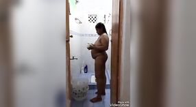 Tamil mulher's tempo de banho recorde com seu marido 0 minuto 50 SEC