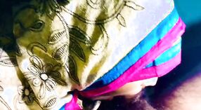ஹிஜாபி அலங்காரத்தில் ஒரு இந்திய முஸ்லீம் பெண்ணிடமிருந்து முதல் நபர் தனியா 1 நிமிடம் 40 நொடி