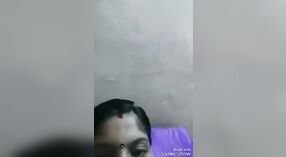 Payudara Desi bhabi yang lucu dan gagah ditampilkan secara penuh 0 min 0 sec