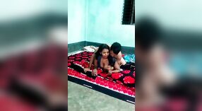 德西印度宝贝在这个强烈的地板上他妈的视频中得到了她的痛苦 2 敏 10 sec