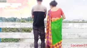 绿色纱丽的Desi Village妈妈陷入肮脏 0 敏 0 sec