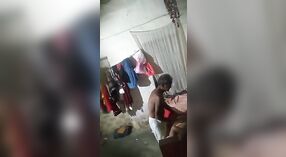 Bhabhi bekommt in diesem dampfenden Video Sex mit Sasur satt 2 min 40 s
