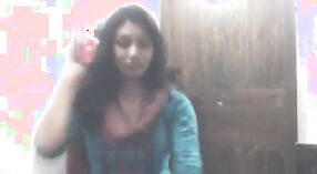 Masturbasi telanjang seorang gadis Bengali dalam video anal 1 min 20 sec