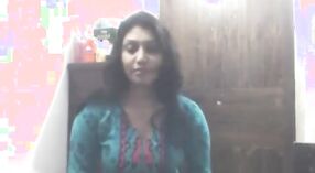 Masturbation nue d'une fille bengali dans une vidéo anale 1 minute 50 sec