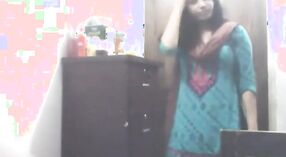 Голая мастурбация бенгальской девушки в анальном видео 0 минута 0 сек