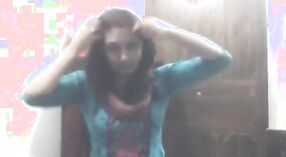Masturbasi telanjang seorang gadis Bengali dalam video anal 0 min 50 sec