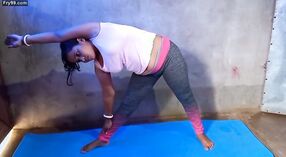 L'échauffement léger de Patma Yoga dans la Cuisine: Une vidéo d'ajustement Parfaite 1 minute 30 sec