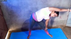 L'échauffement léger de Patma Yoga dans la Cuisine: Une vidéo d'ajustement Parfaite 1 minute 10 sec