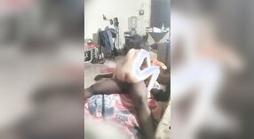 Une ado Desi sexy se fait pilonner la chatte par une grosse bite noire 1 minute 40 sec