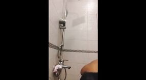 Sexy girl ' s steamy bath tijd 3 min 50 sec