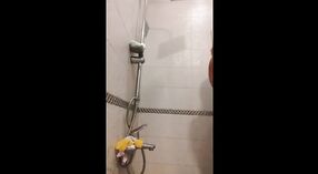 Seksi kızın buharlı banyo zamanı 5 dakika 50 saniyelik