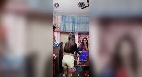 Sucio Grupo De Lesbianas Muestra Sus Técnicas De Baile Sensual 1 mín. 20 sec
