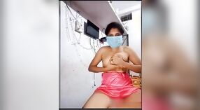 Smita Bhabi ' s Stripchat Show: Haar Grote borsten en Kutje 2 min 20 sec