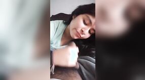 Mantan pacar memberikan blowjob yang menakjubkan dalam video beruap ini 1 min 00 sec