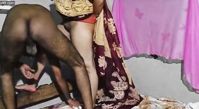 சகோதரர் மற்றும் சகோதரி மருமகள் புணர்வதற்கு முன்பு ஒரு சூடான முத்தம் 1 நிமிடம் 00 நொடி