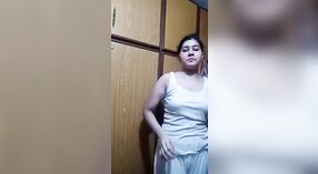 Video in voller Länge von einem nackten Mädchen aus Pakistan 0 min 0 s