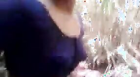 Desi bhabhi se remplit de sexe en plein air dans le village 0 minute 0 sec