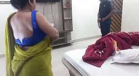 驚くべきインドのベンガル・バビは、未知のゲストと熱いセックスをしています！ 15 分 20 秒