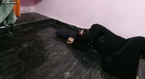 Inocente niña india se la follan brutalmente en video de sexo duro 0 mín. 40 sec
