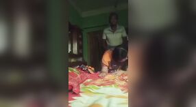 Bhabi fica socado por trás em fumegante vídeo 1 minuto 50 SEC