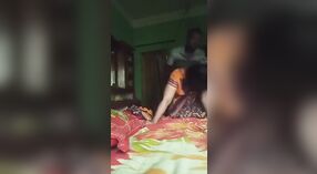 Bhabi dadi kabungkus saka mburi ing video uap 2 min 20 sec