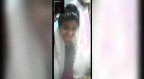 Mega MMS acção com uma rapariga indiana Desi que adora chupar e foder 11 minuto 00 SEC